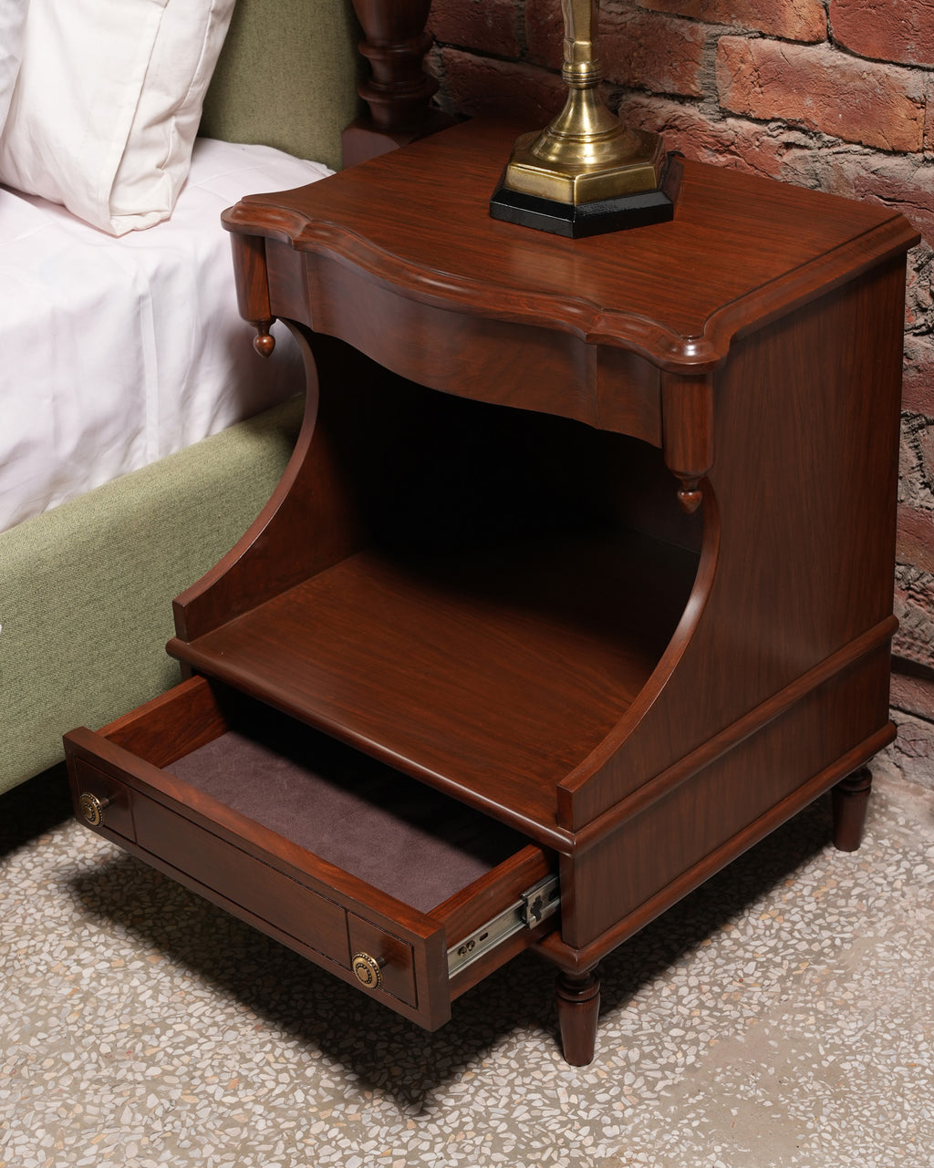 Isabelle Poster Bed
