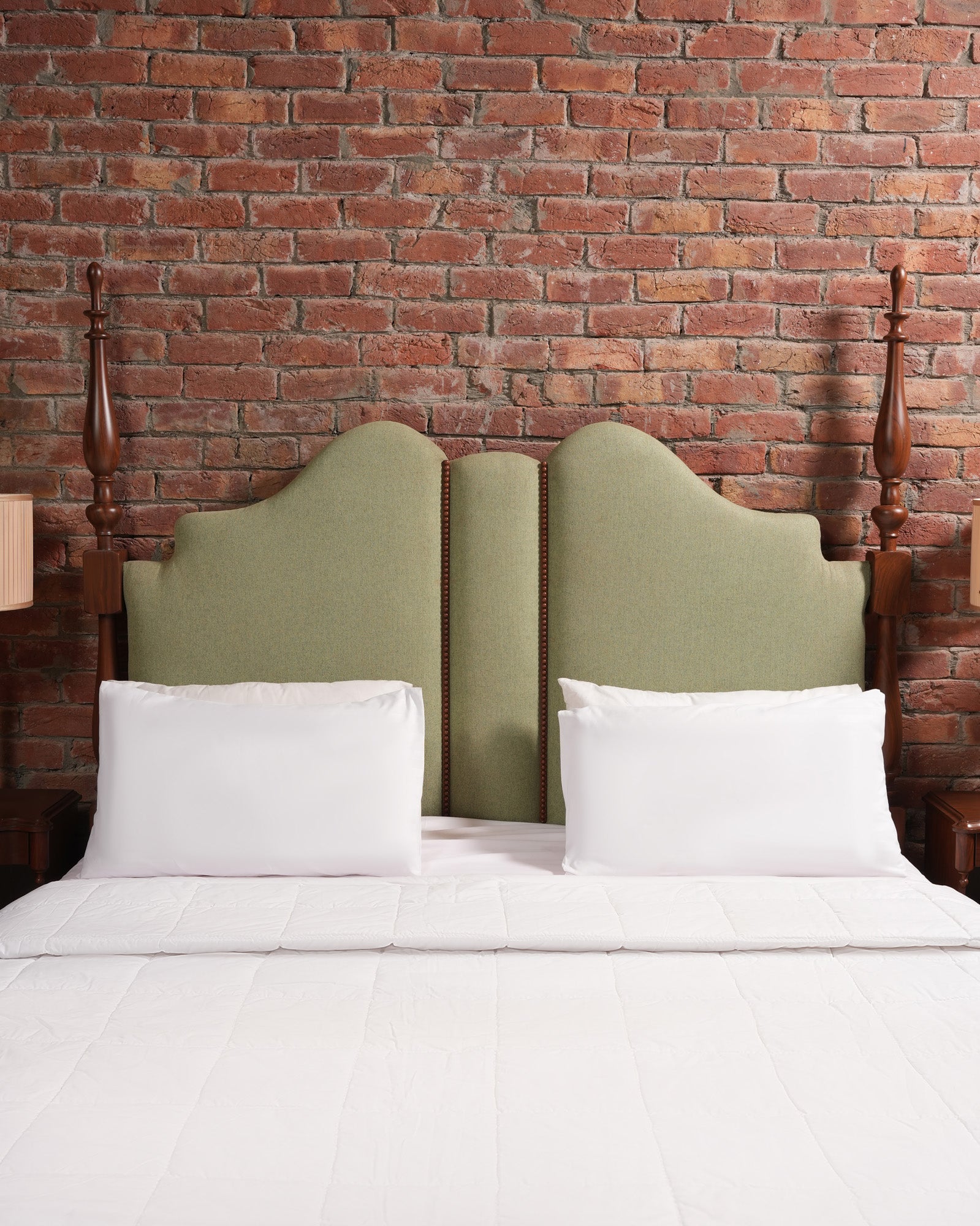 Isabelle Poster Bed