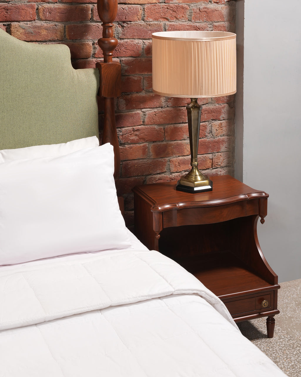 Isabelle Poster Bed