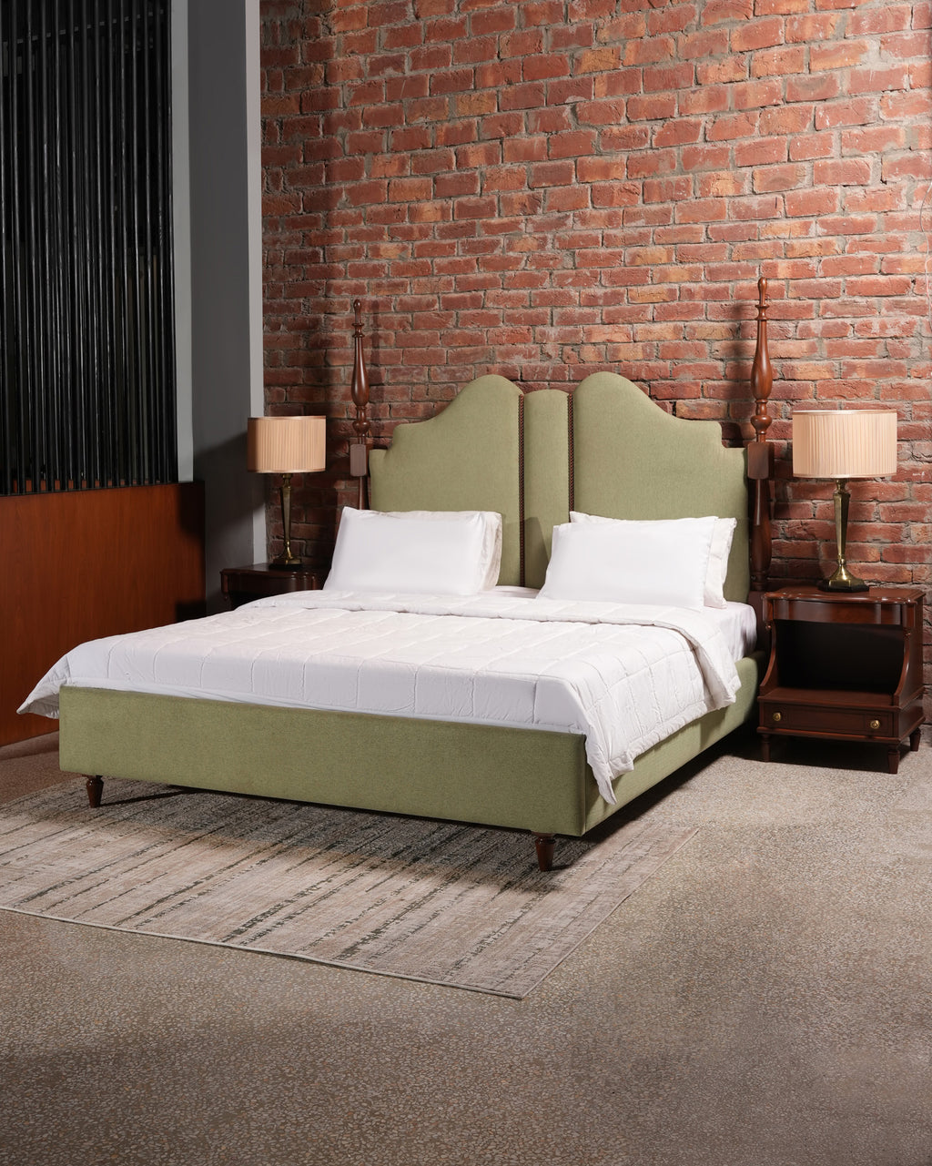 Isabelle Poster Bed