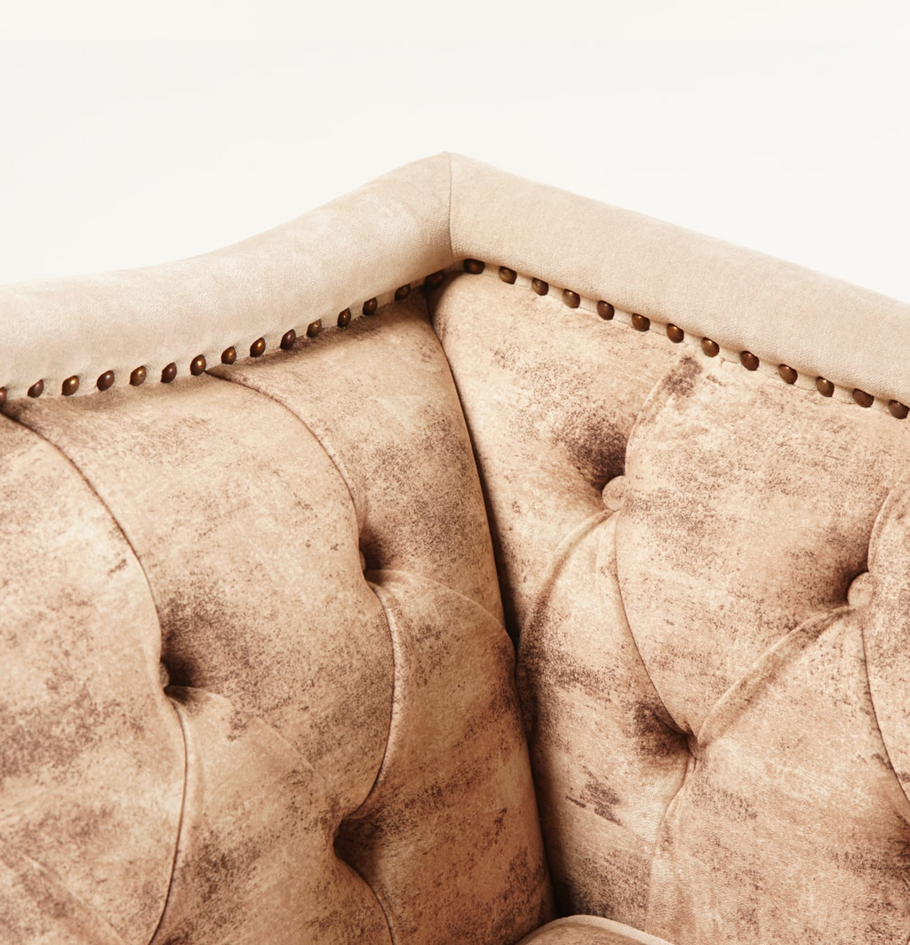 Bradford Sofa tufted detail