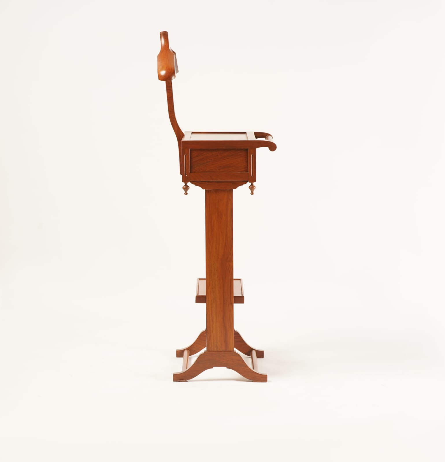 Churchill Valet side view