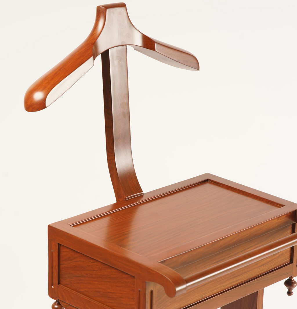 Churchill Valet close-up upper tray and hanger