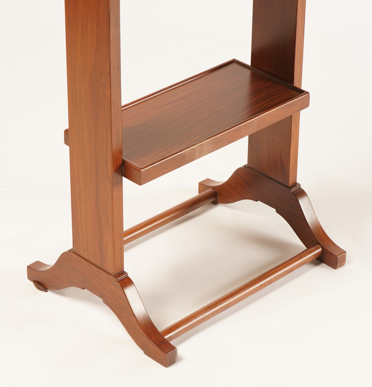 Churchill Valet lower shelf and base detail
