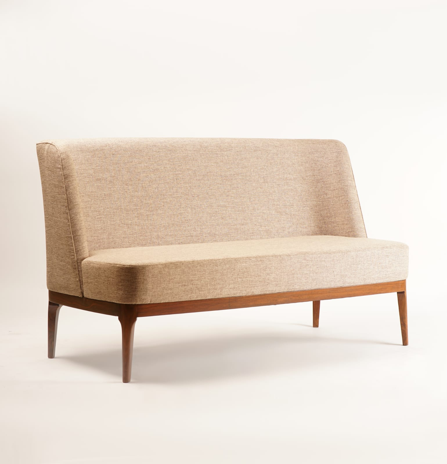 Robin Settee angled view